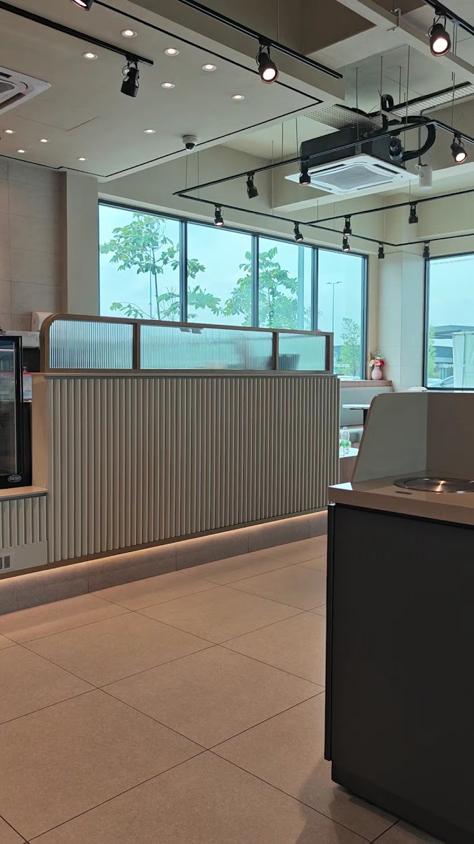 EDIYA COFFEE DT, Elmina Lakeside Mall Photo 2