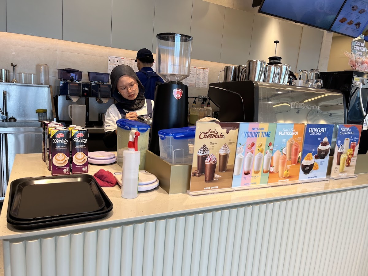 EDIYA COFFEE DT, Elmina Lakeside Mall Photo 6