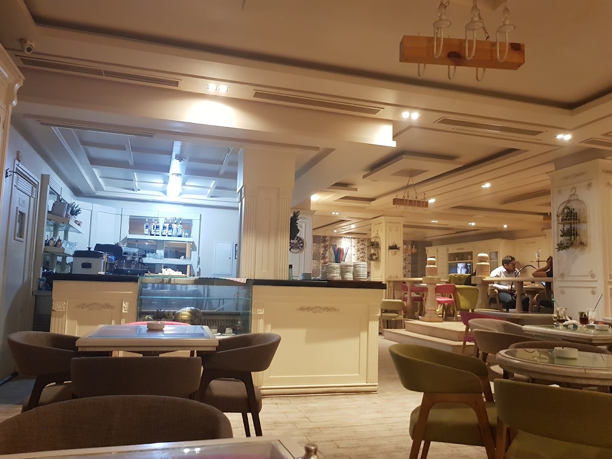 SHOW OFF Tea Salon