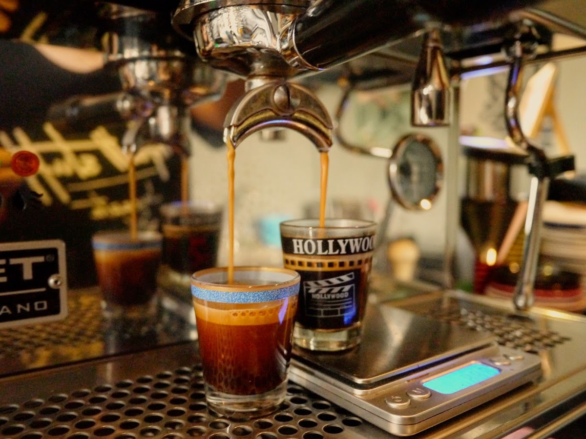Kedai Es Kopi KONGBONG, Tjiledoeg Photo 3