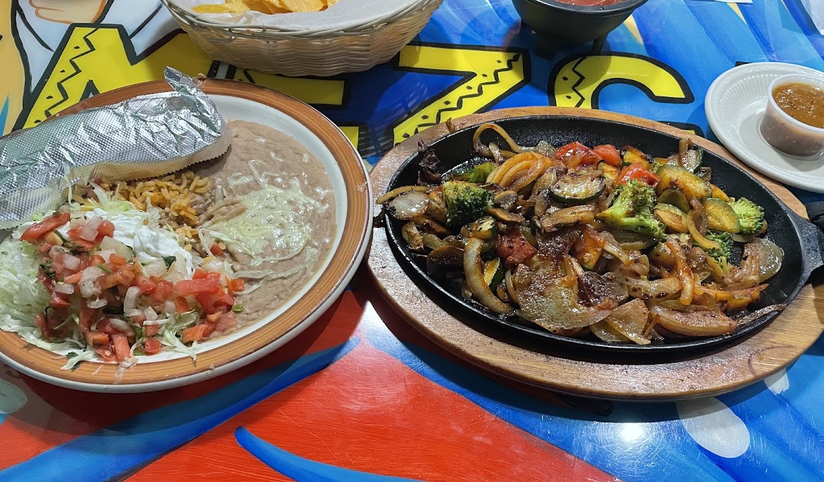 El Mezcal Mexican Grill Photo 7
