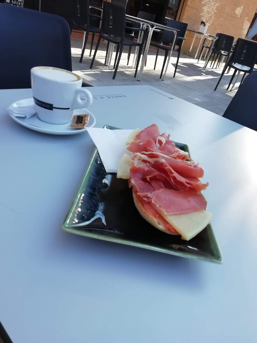 D'El Alma Café Photo 7