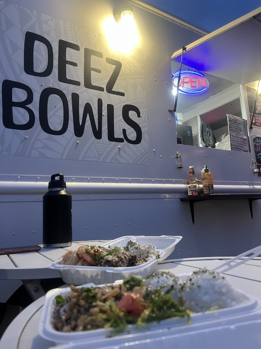 Deez Bowls Photo 4