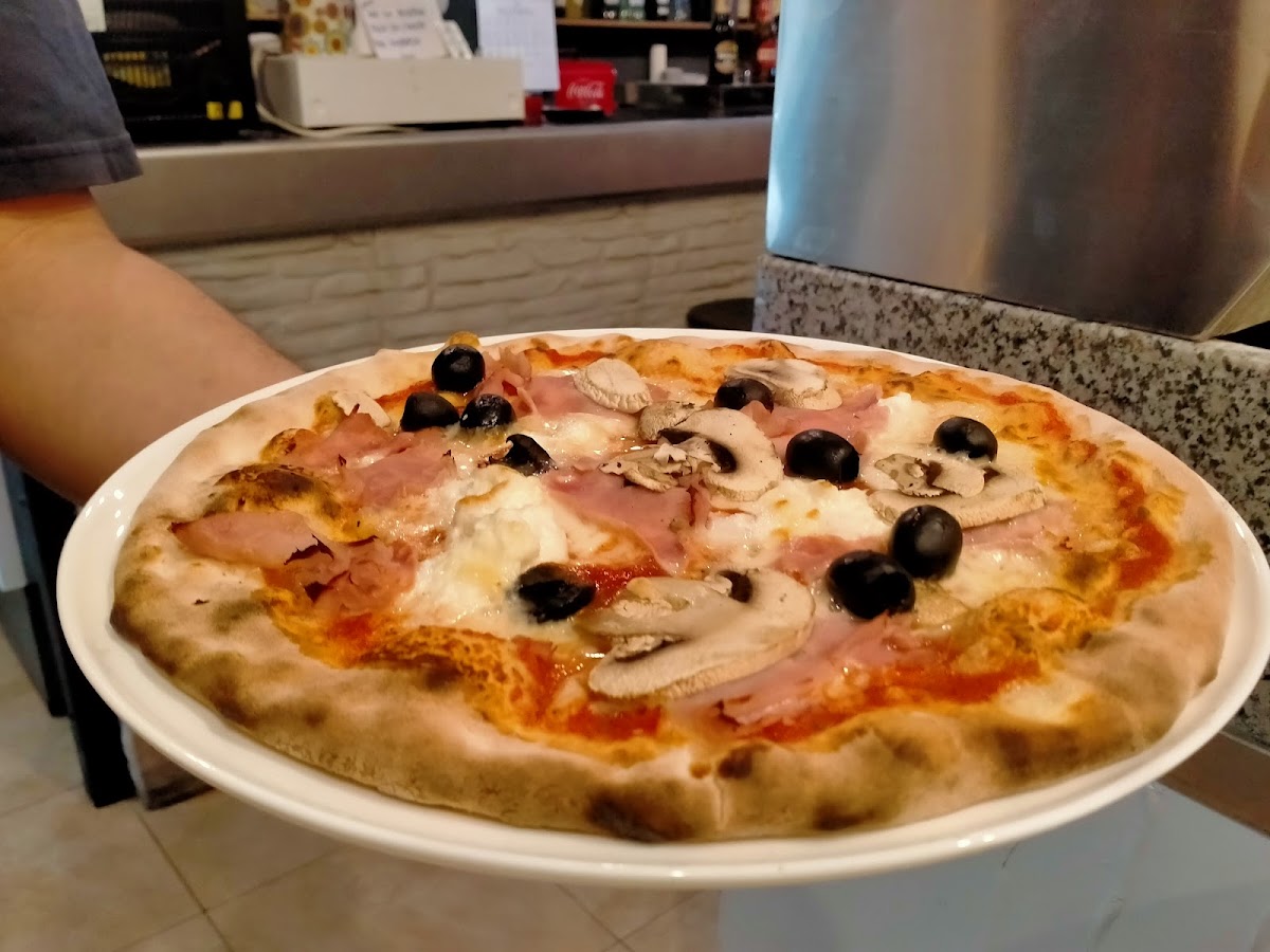 Bar Pizzeria Giovanni Photo 3