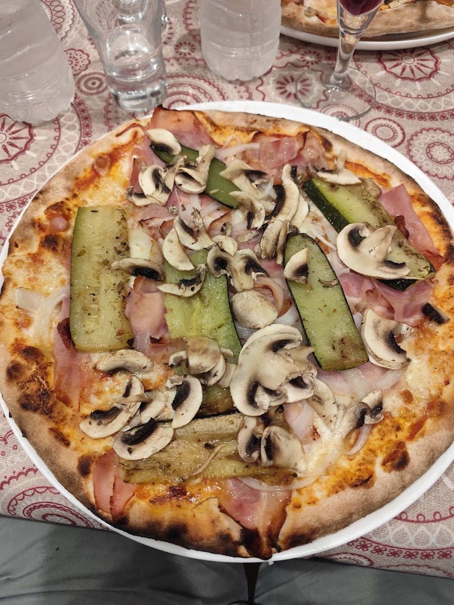 Bar Pizzeria Giovanni Photo 4