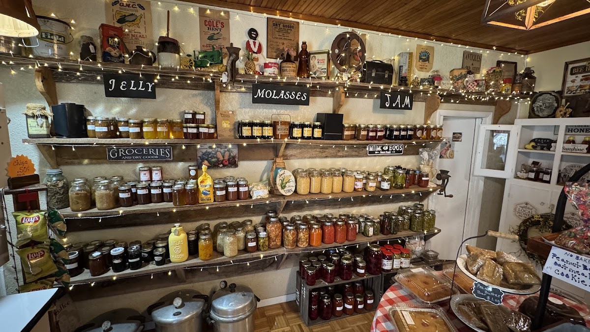 The Oneida Primative Barn Photo 4