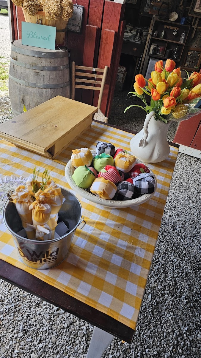 The Oneida Primative Barn Photo 6