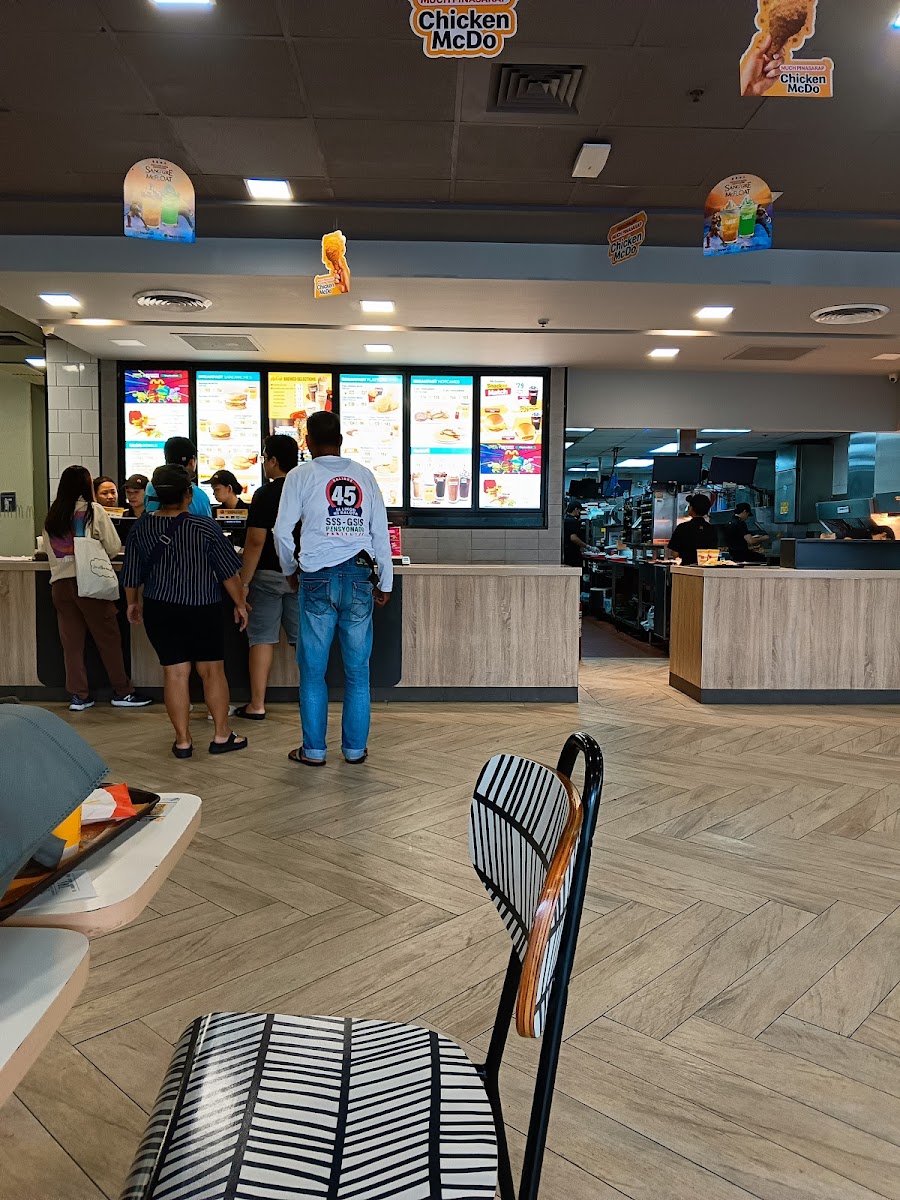 McDonald's Primark Kasiglahan Photo 3