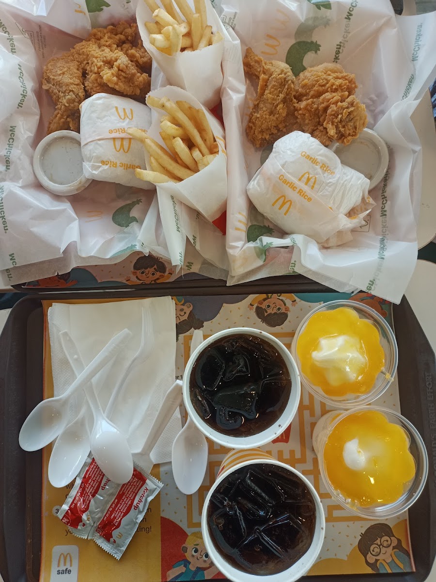 McDonald's Primark Kasiglahan Photo 5
