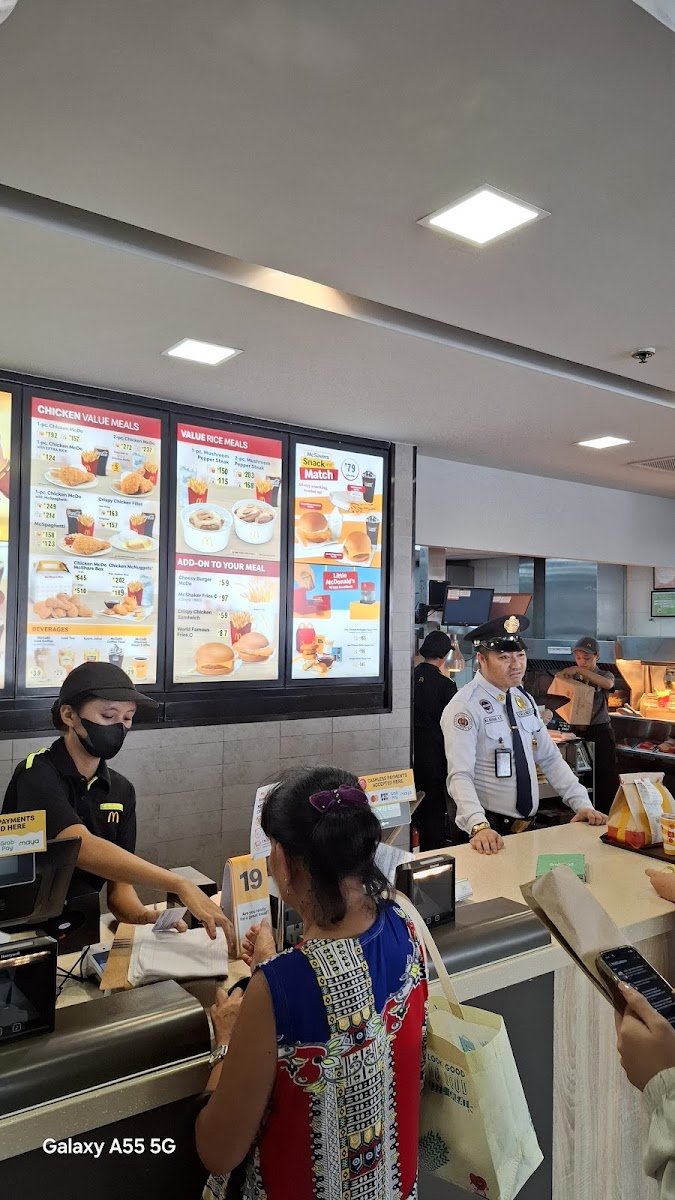 McDonald's Primark Kasiglahan Photo 6