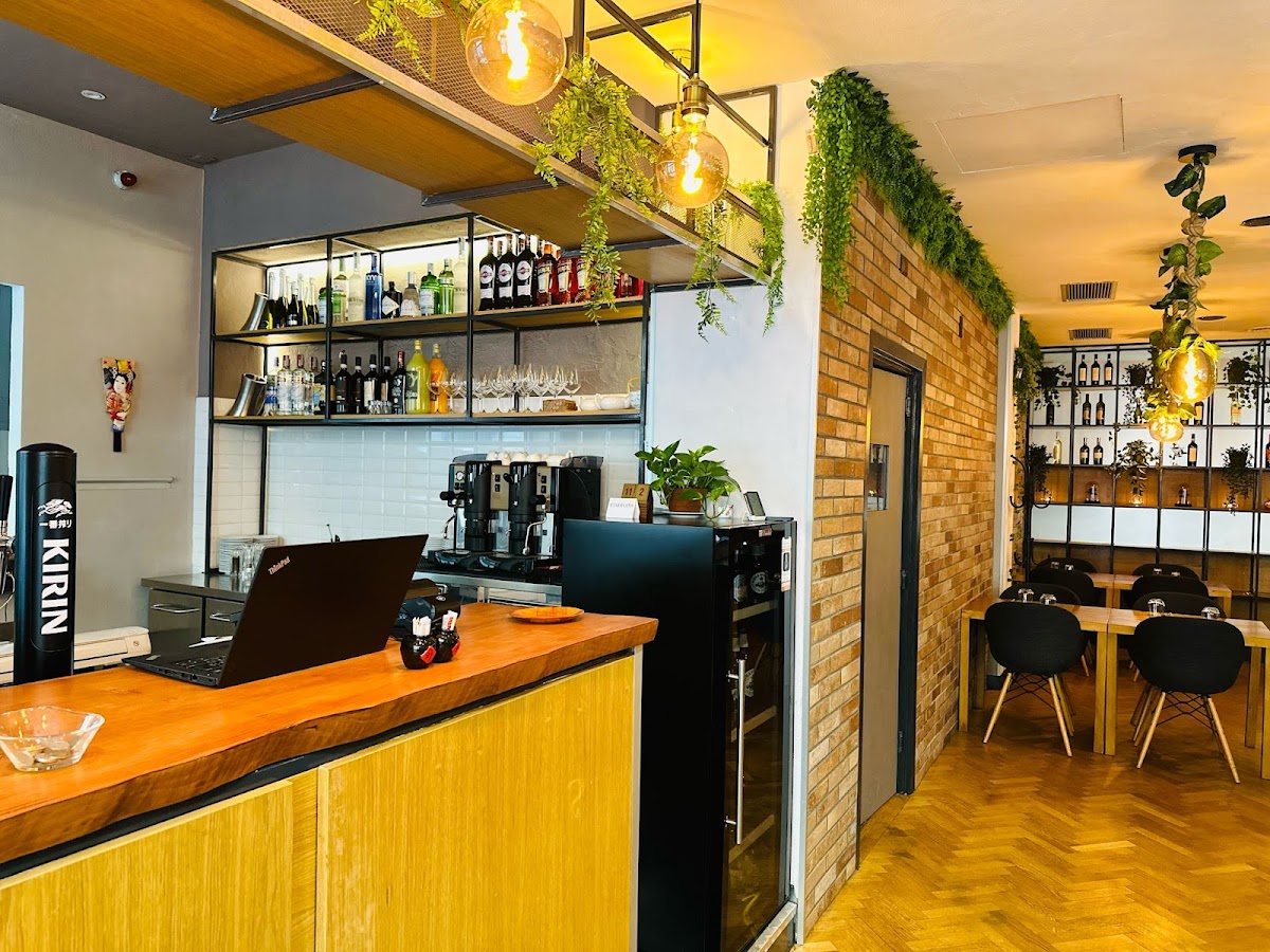 Hot rock Restaurant &Bar