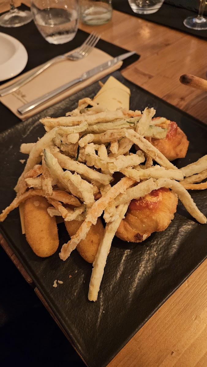 Hot rock Restaurant &Bar Photo 7