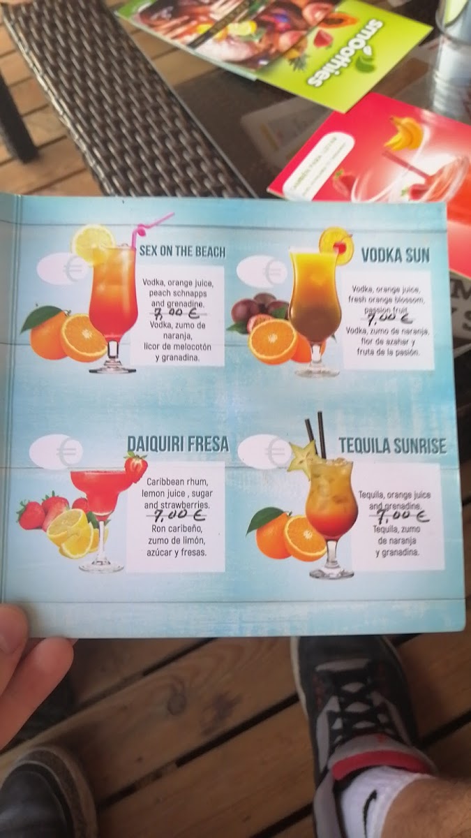 One by One Food y Drinks. Cocktails, Music, 60/70/90/90, Tv Sports Photo Menu 9