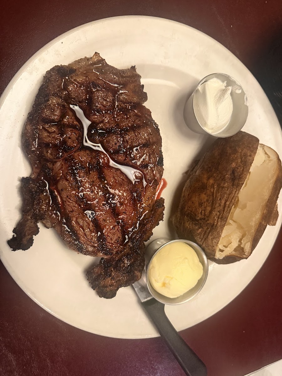 Lake Park Steakhouse Photo 3