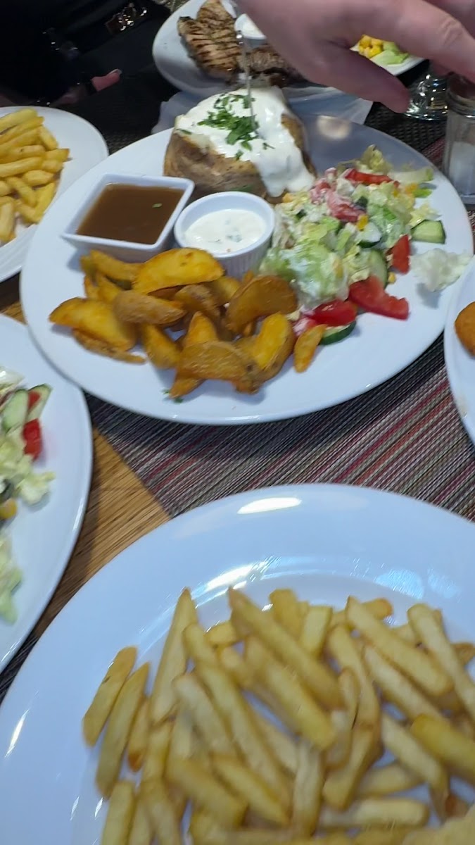 Restaurant Farmer's Steakhouse Photo 2