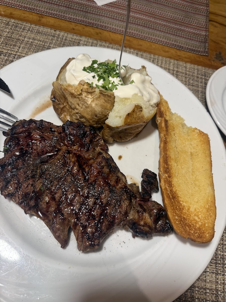Restaurant Farmer's Steakhouse Photo 3