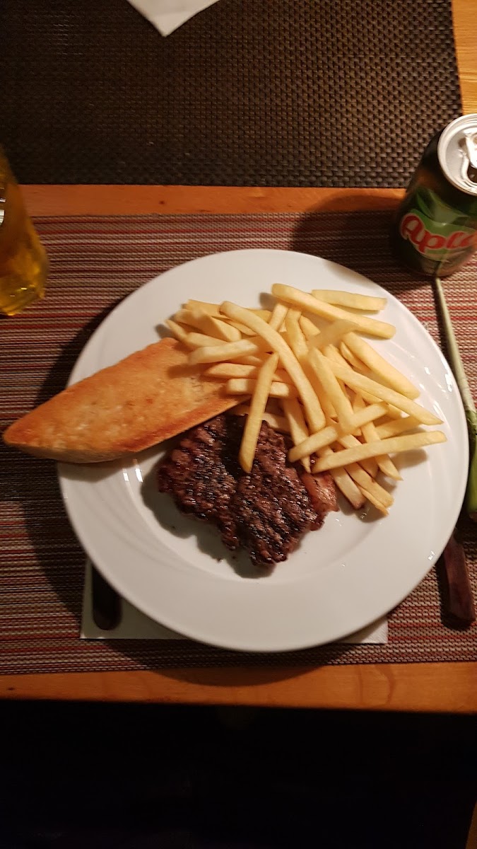 Restaurant Farmer's Steakhouse Photo 7