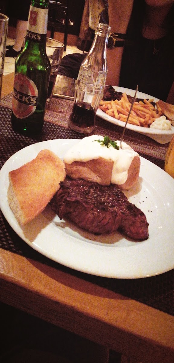 Restaurant Farmer's Steakhouse Photo 8
