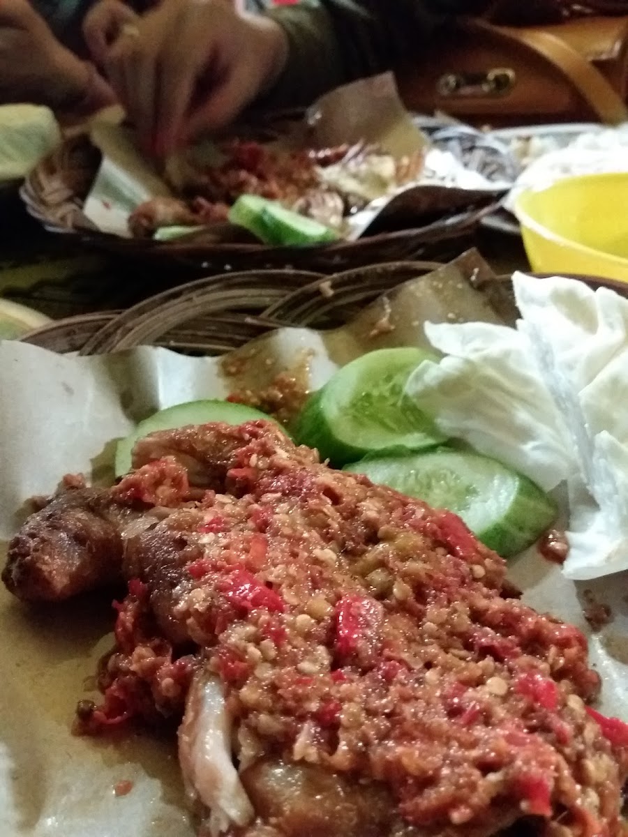 AYAM GEPREK JL H.MENCONG Photo 7
