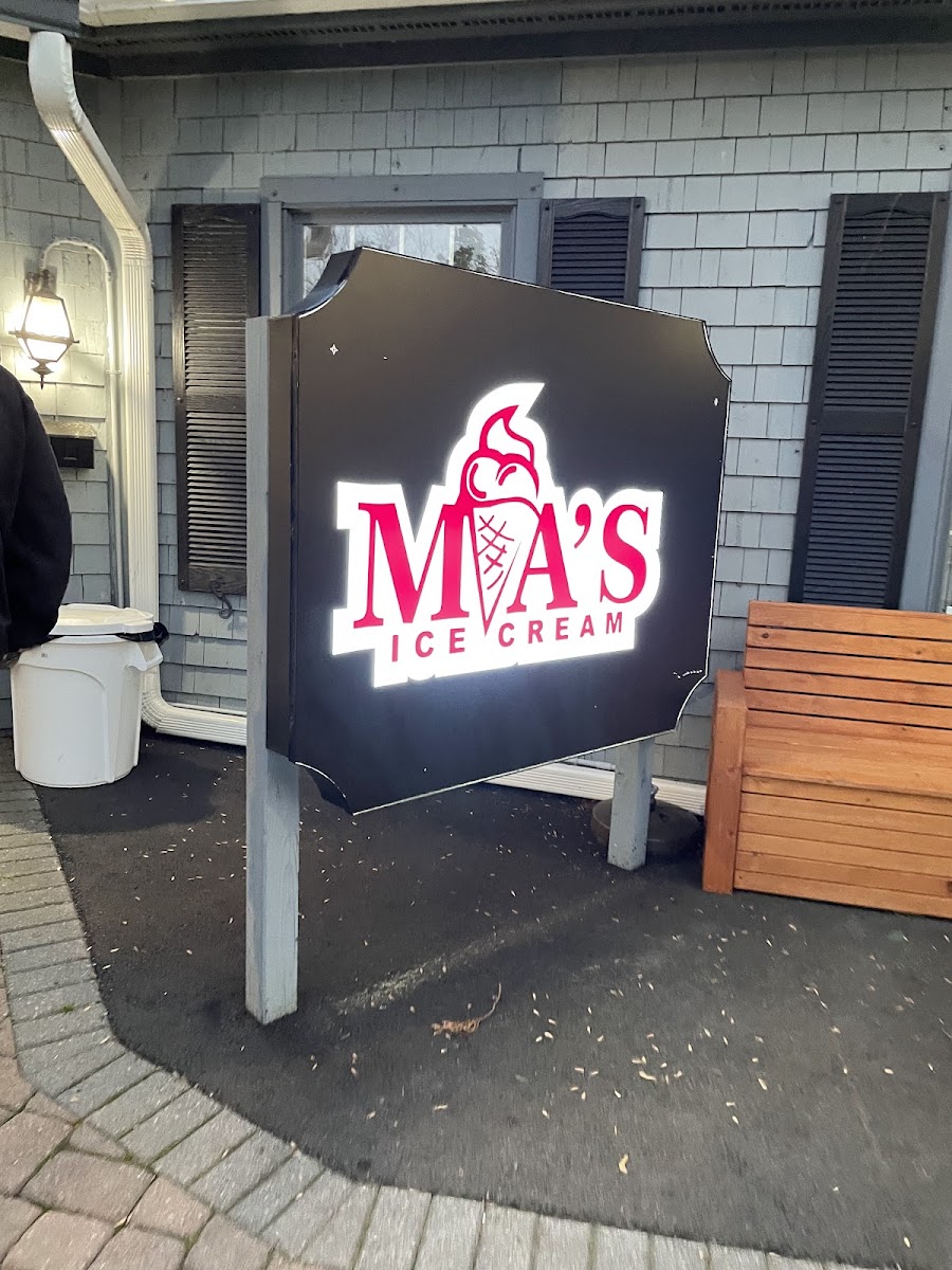 Mia's Ice cream Photo 4