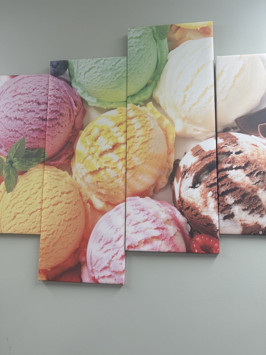 Mia's Ice cream Photo 7