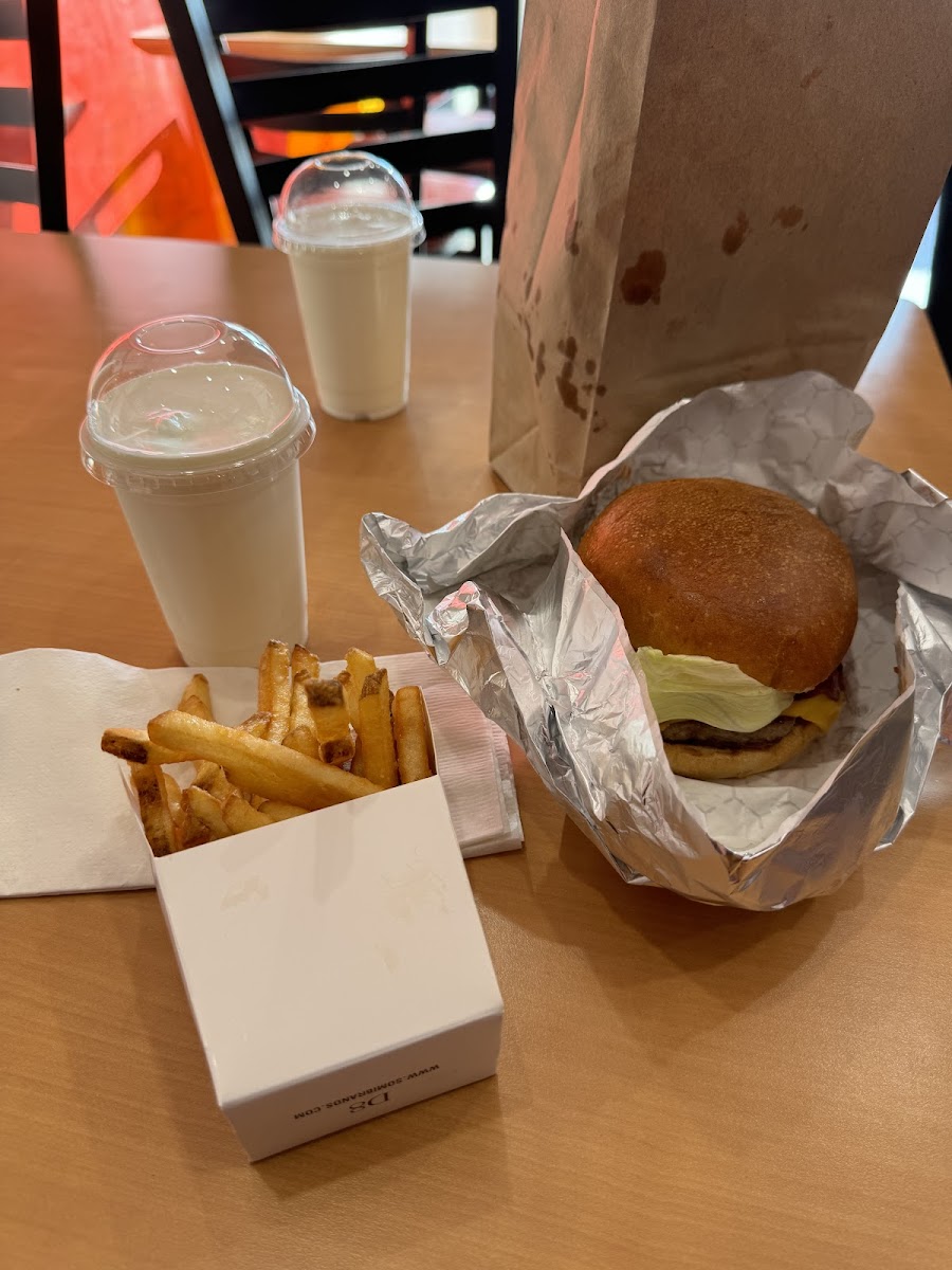 Fam Burger Photo 6