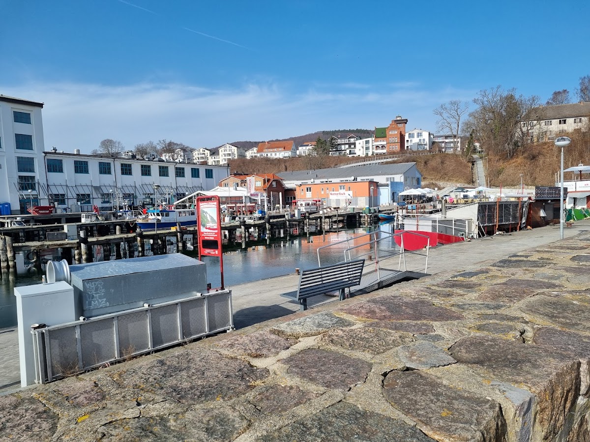 MS Friederike – Der schwimmende Fischimbiss Photo 3