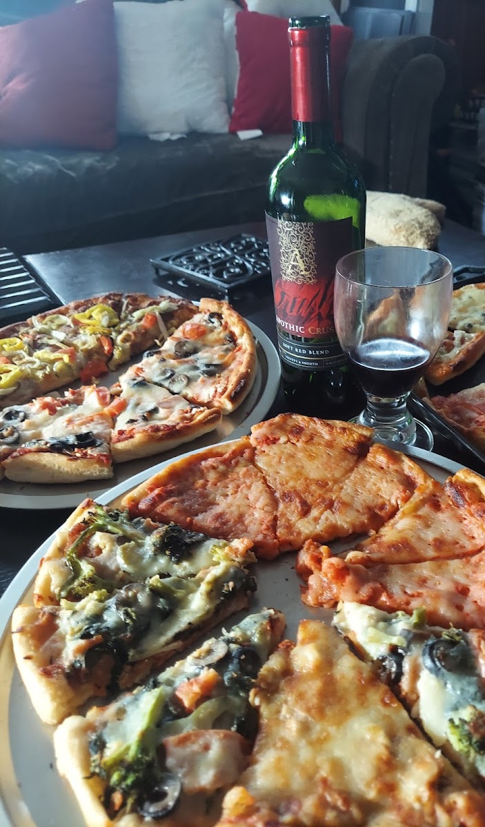 Classic Pizza Photo 2