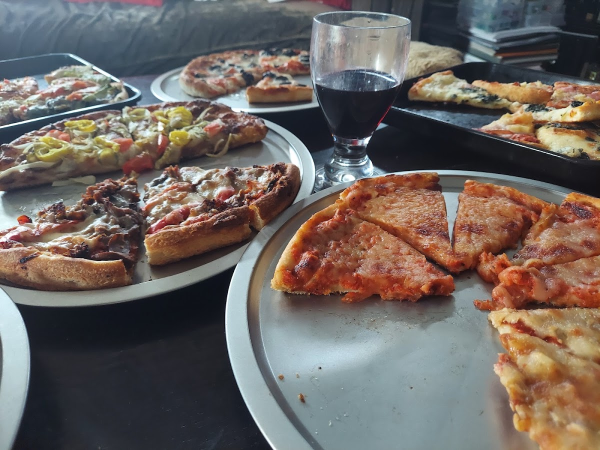 Classic Pizza Photo 4