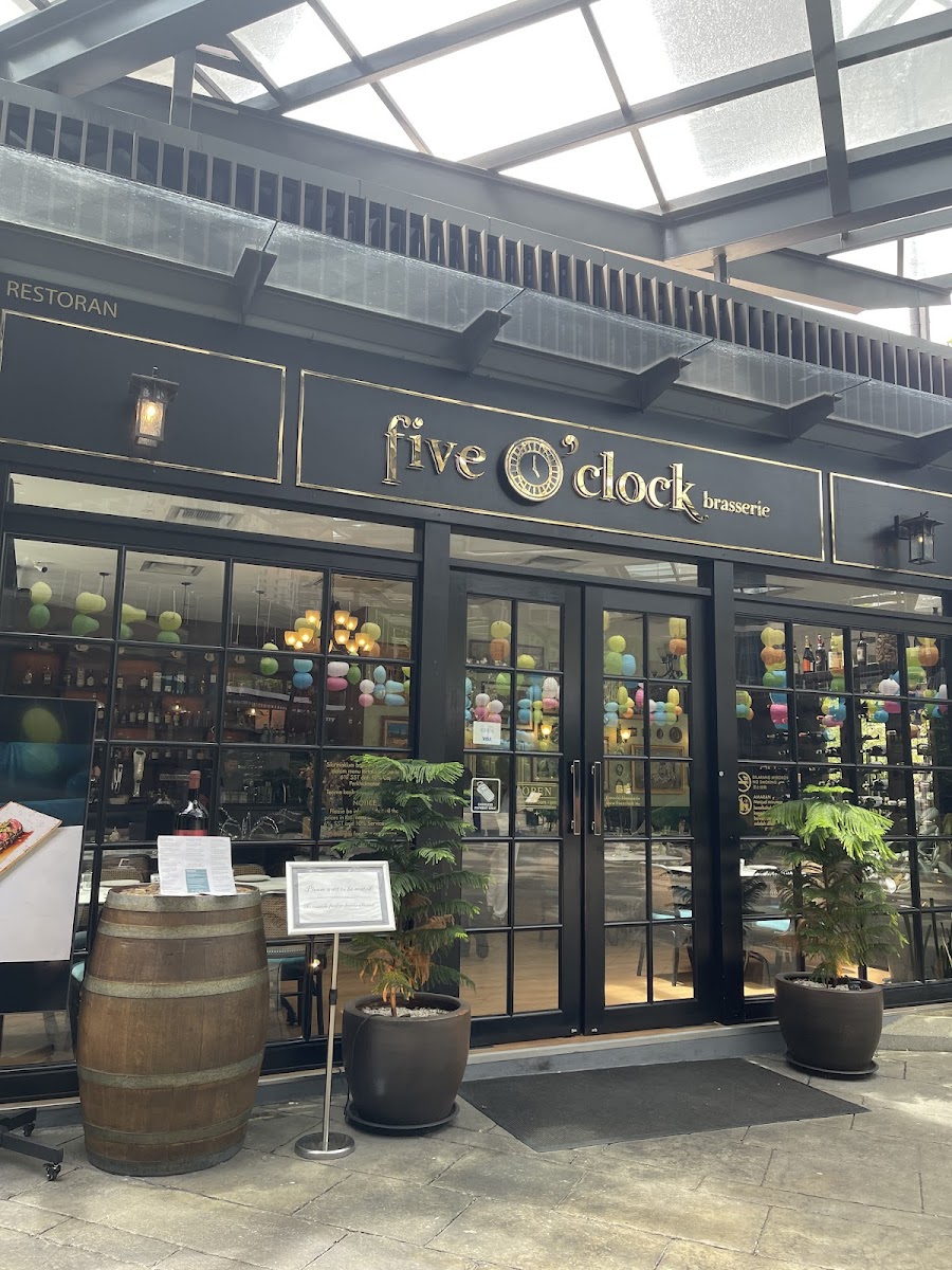 Five O'clock Brasserie Photo 4