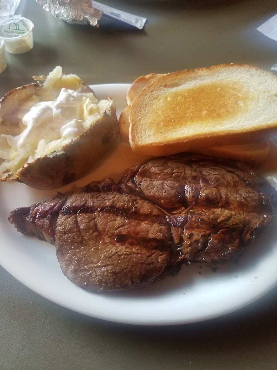 Reeves Fish & Steak House Photo 10