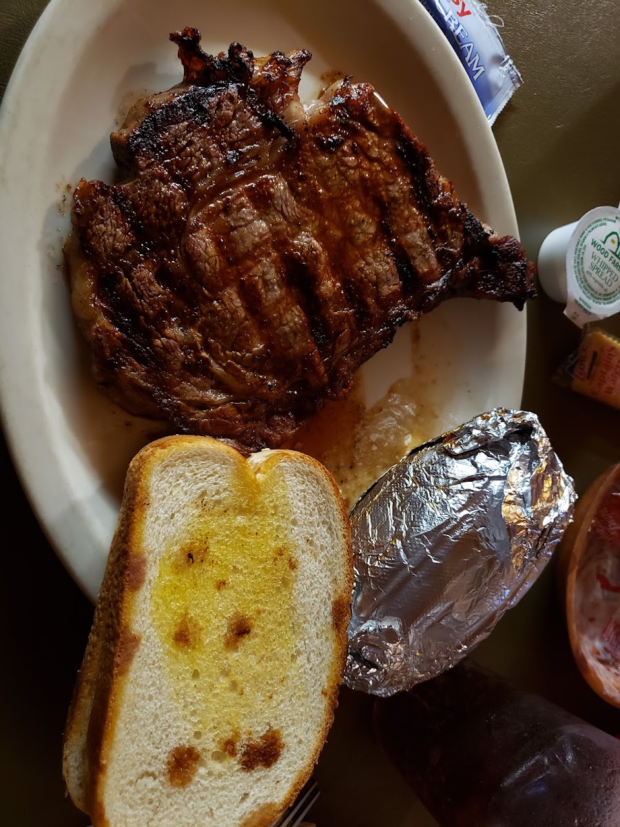 Reeves Fish & Steak House Photo 6