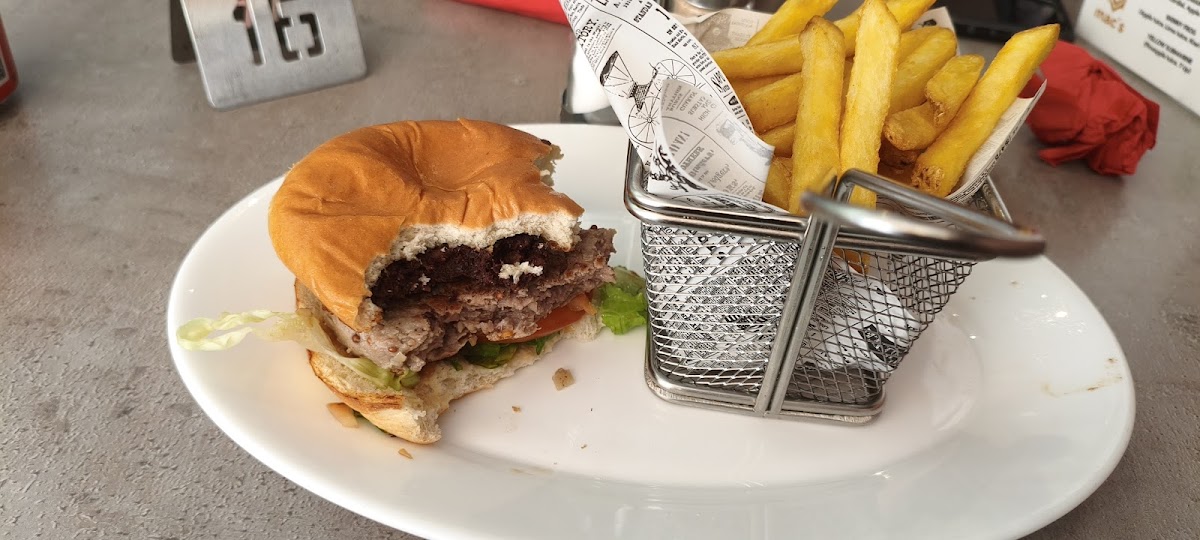 Mac's Bar and Restaurant Photo 2