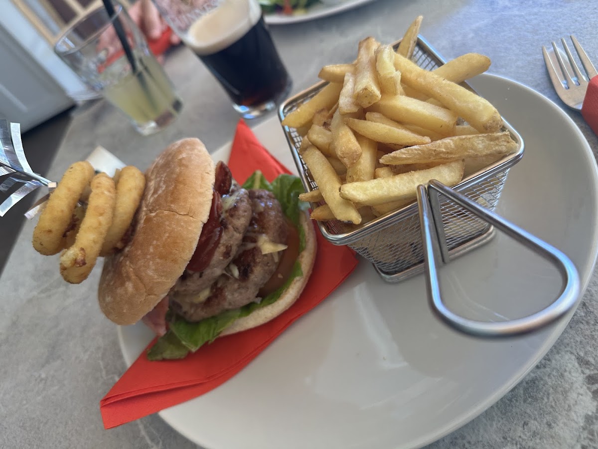 Mac's Bar and Restaurant Photo 4