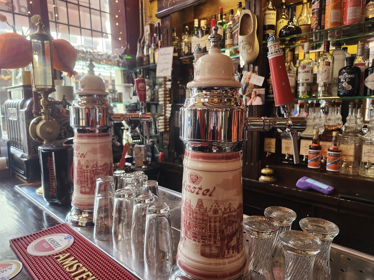 Louis Bar Photo 3
