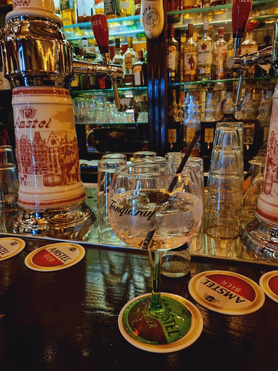 Louis Bar Photo 9