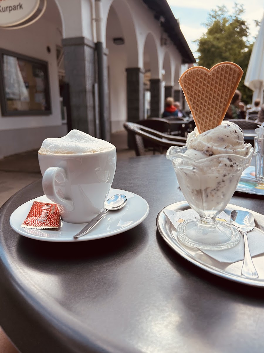 Eispavillon und Pizzapavillon am Kurpark Photo 2