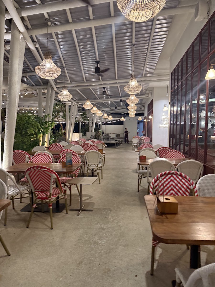 The Moment Beach House Restaurant Photo 3
