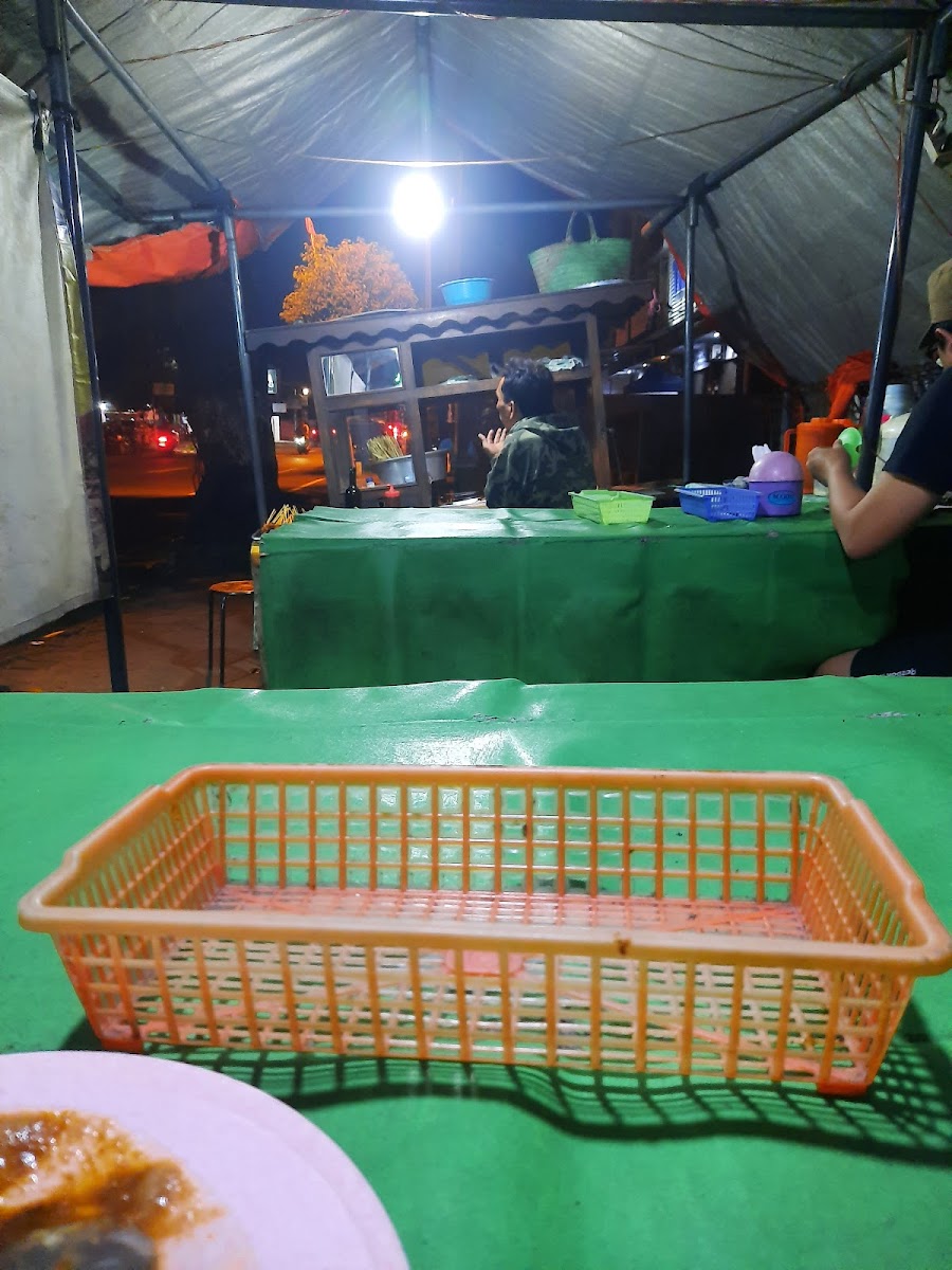 Sate Ayam dan Sate Kambing Cak Lades Gedongkuning