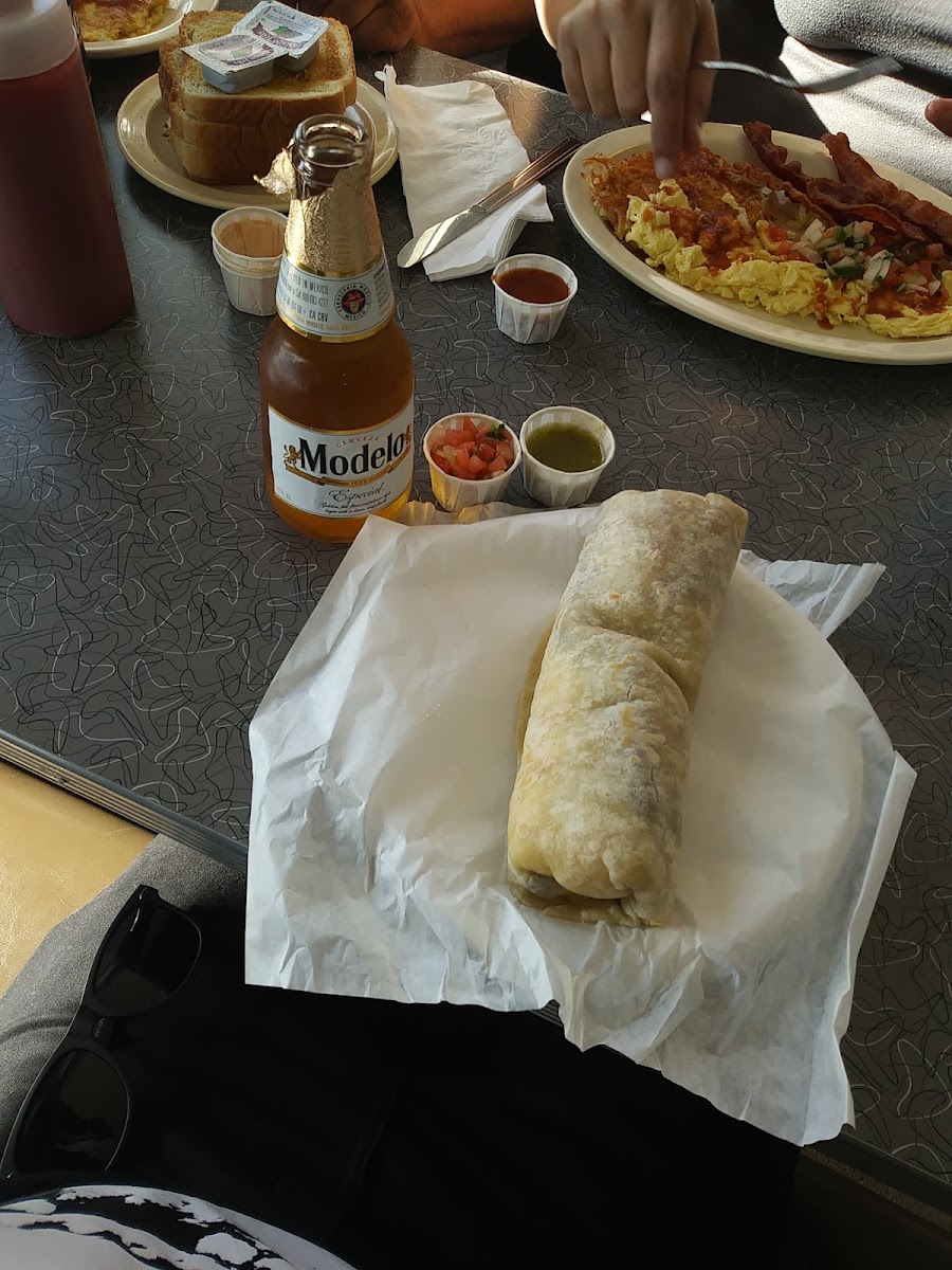 Dino's Burgers Photo 10