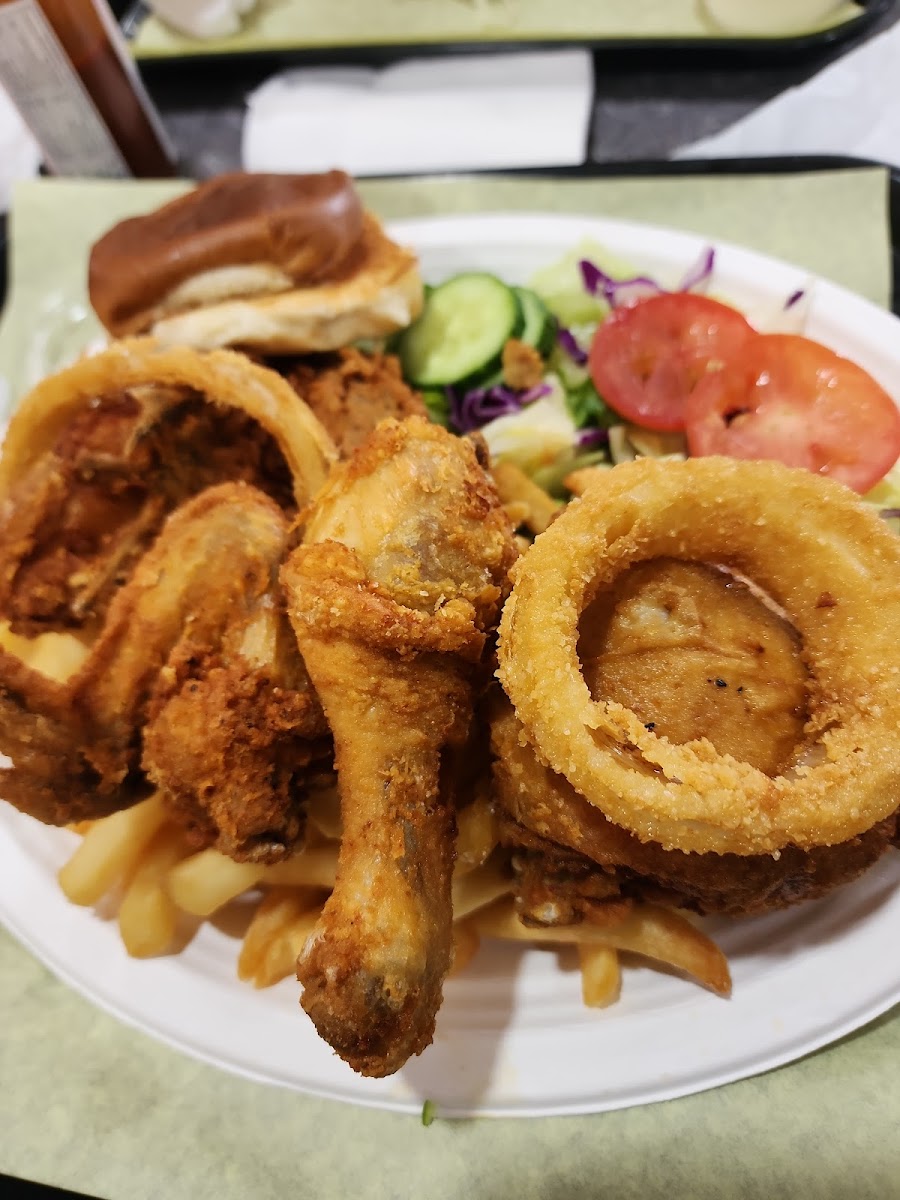 Dino's Burgers Photo 7