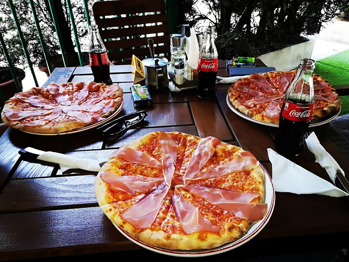 Ares Pizzerie Photo 4