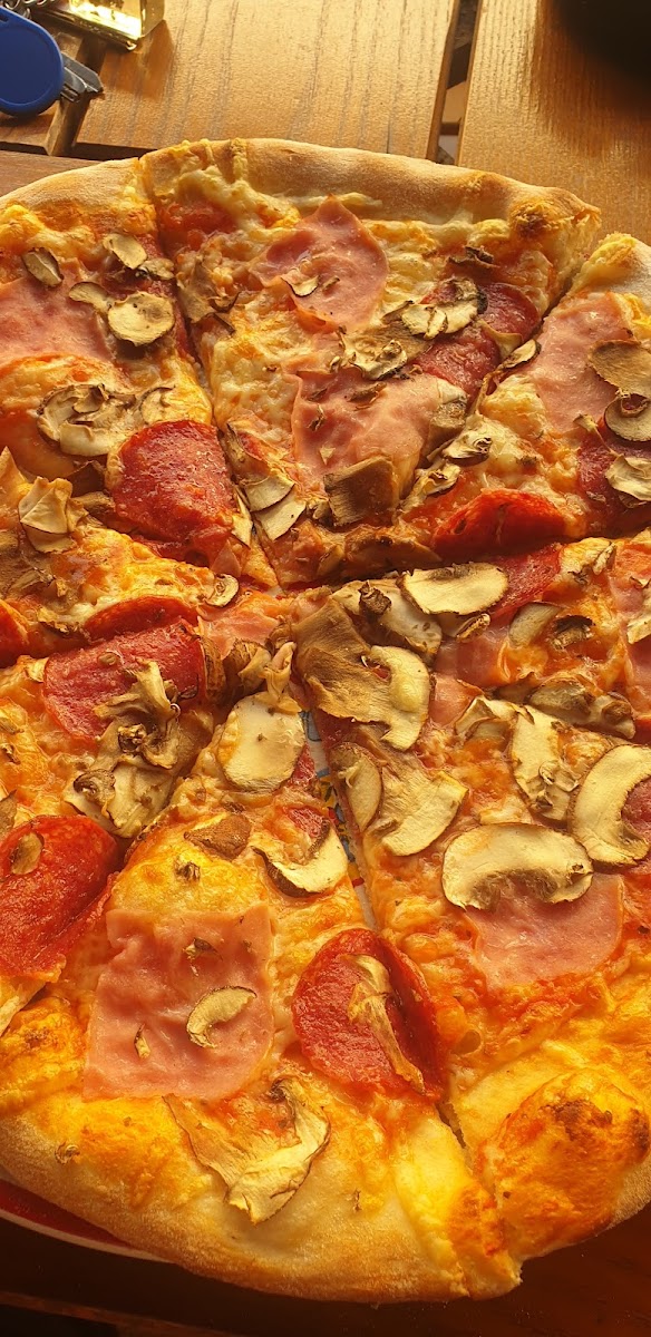 Ares Pizzerie Photo 8