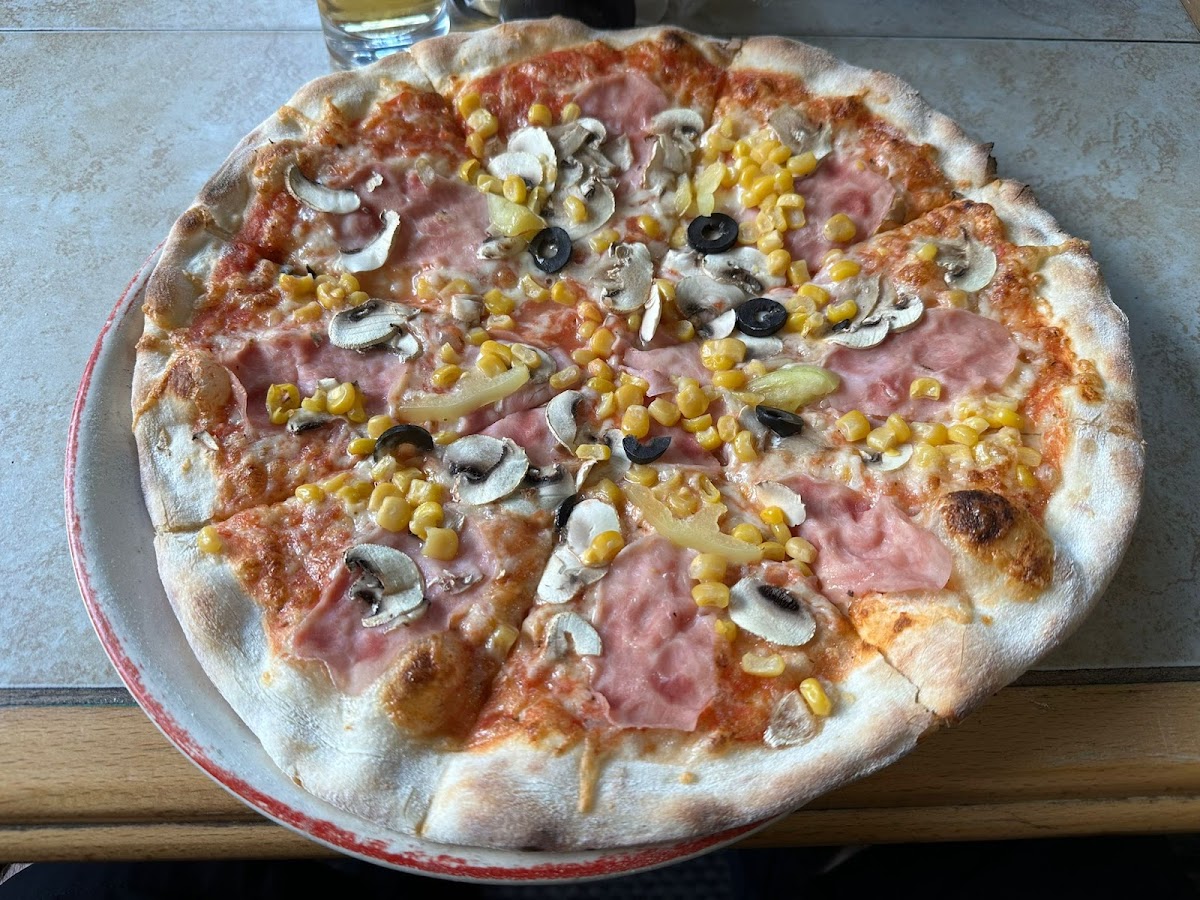Ares Pizzerie Photo 9