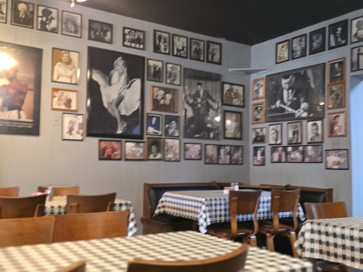 THE BUSH FAMILY RESTAURANT Photo 4