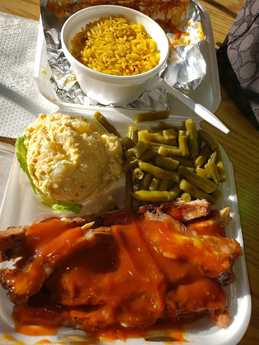 Fields Barbeque Pig on a Pit Photo 9
