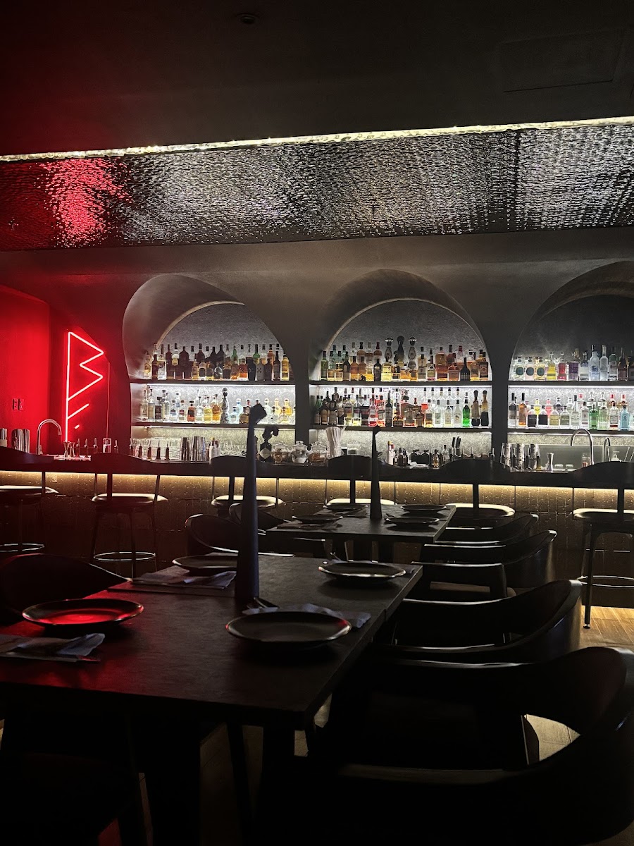 Blackfish Cocktail Bar & Restaurant Photo 3