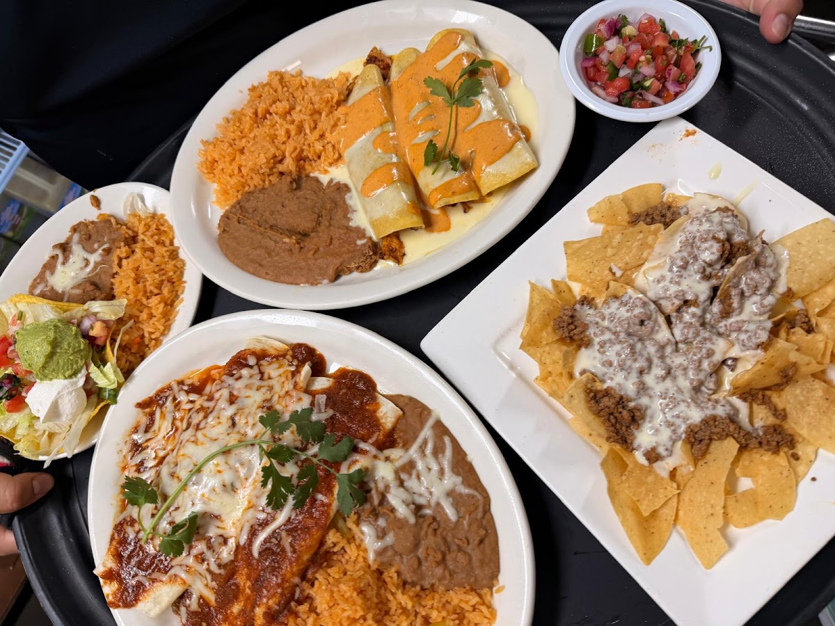 El Roble Mexican Restaurant Photo 3