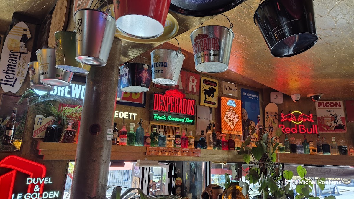 Le Golden Pub Photo 3