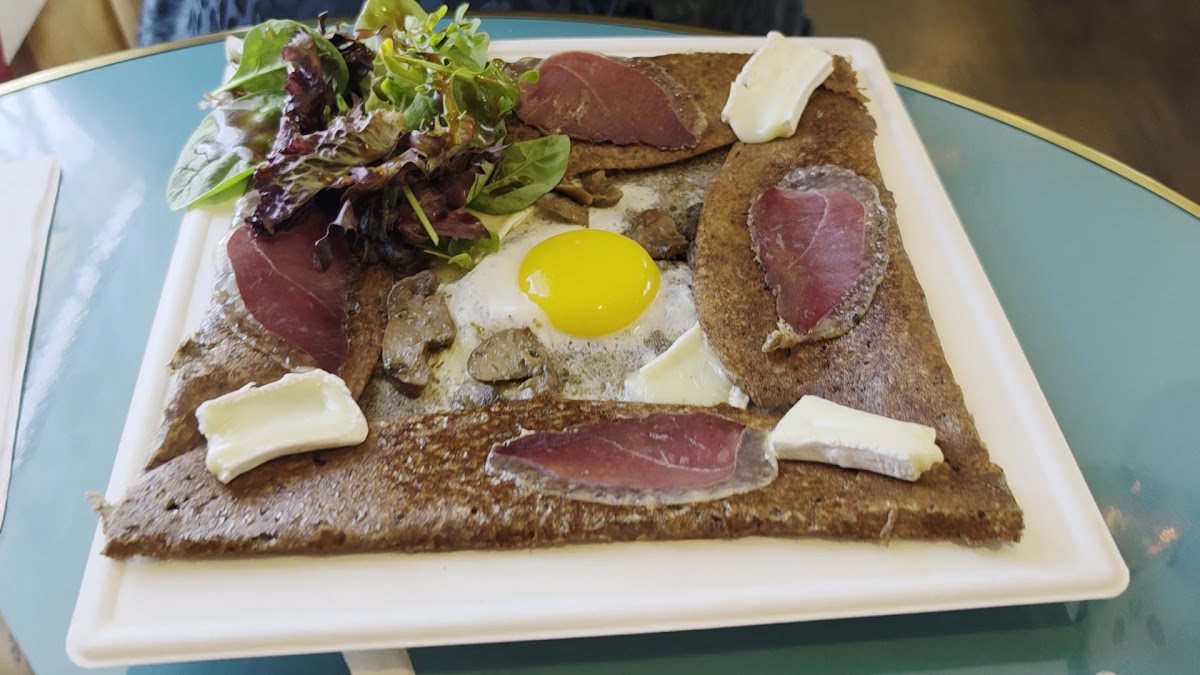 AUTHENTIQUE FRENCH CREPERIE Photo 4
